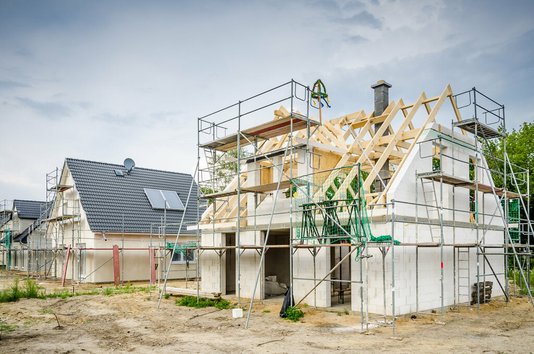 massiv-bauen-baustelle-haus-rohbau-01 Massiv gebautes Haus
