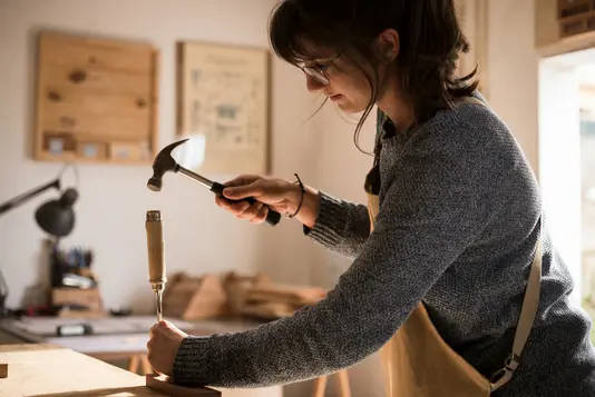 handwerk-menschen-haus-werkstatt-hobby-holz-04